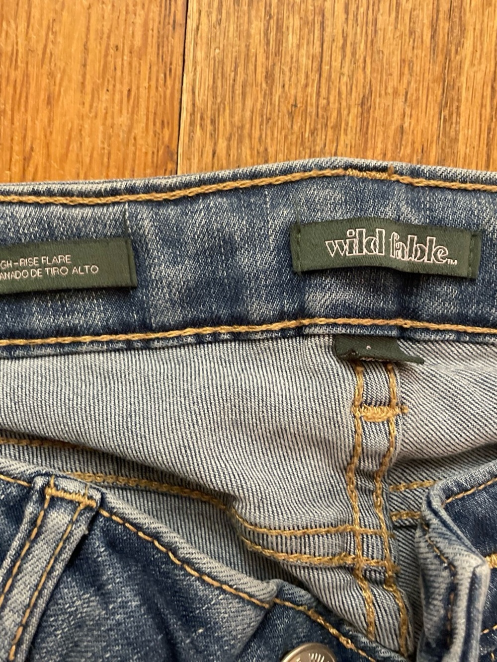 Wild Fable size six Women’s Flared Jeans in Medium Blue - Classic Denim - Picture 3 of 4